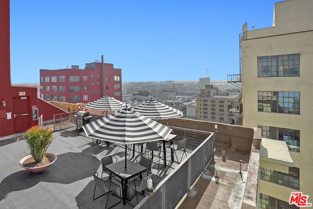 746 S Los Angeles Street, Los Angeles CA: https://media.crmls.org/mediaz/55a76e03-af8a-4256-b5bb-3ff8ee09b684.jpg