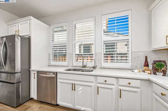 4338 Healdsburg Way, Dublin CA: https://media.crmls.org/mediaz/55a80d00-2049-4442-af9f-1d81eacbfd4f.jpg