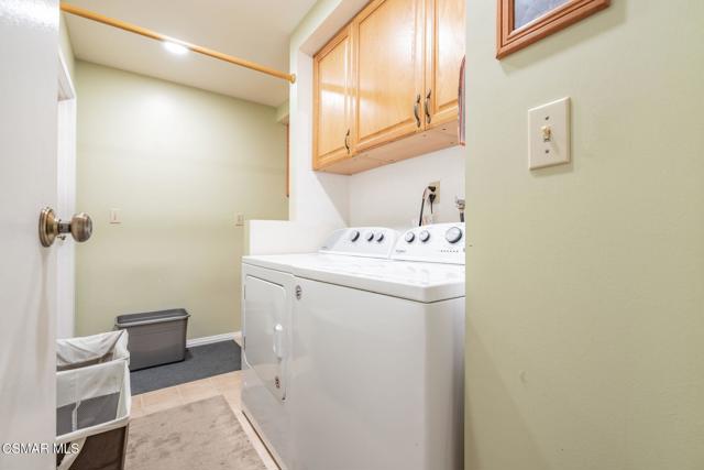 76 Robbins Court, Simi Valley CA: https://media.crmls.org/mediaz/55a892f9-ab9b-4b84-b56e-85df3b30d898.jpg