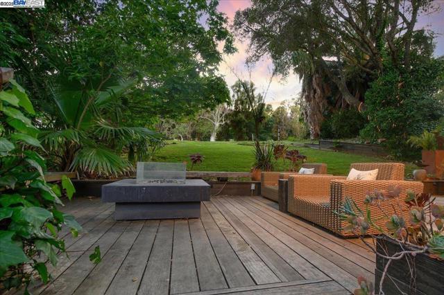 391 Oak Ln, Pleasanton CA: https://media.crmls.org/mediaz/55a8ad5b-8a15-4035-abc9-88aad1055484.jpg