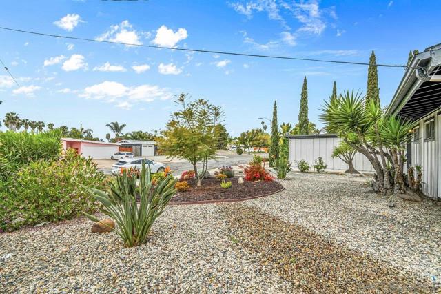 6373 Lake Albano Ave, San Diego CA: https://media.crmls.org/mediaz/55a91af2-01a1-484f-97f0-d9ff86bd8a53.jpg
