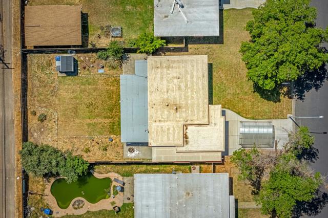 312 Oakshire Avenue, Modesto CA: https://media.crmls.org/mediaz/55a969f7-994c-4b8f-8899-53e32d2c7556.jpg