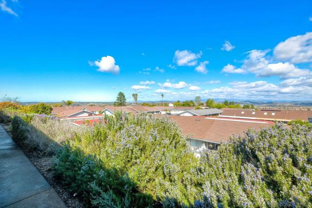 3660 Vista Campana N, Oceanside CA: https://media.crmls.org/mediaz/55aa1b81-3b2a-4e3d-b0e6-cdab23ed00c3.jpg