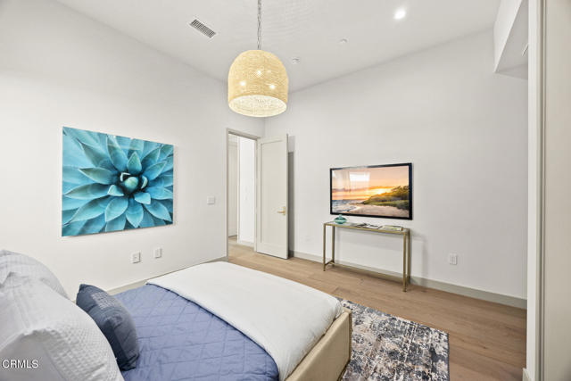 4828 Oakwood Avenue, La Canada Flintridge CA: https://media.crmls.org/mediaz/55aa5e3d-b3aa-4f18-af89-70c767e0e06d.jpg