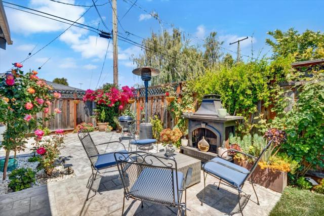 163 Roxbury, Santa Clara CA: https://media.crmls.org/mediaz/55aab02b-45cd-4857-bd34-a0df246ad3ba.jpg