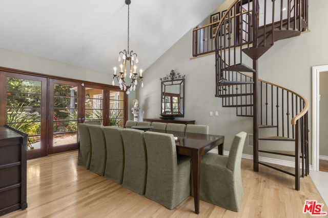 3265 Mandeville Canyon Road, Los Angeles CA: https://media.crmls.org/mediaz/55aab495-6fd1-43f8-b6d0-d84d2176bb64.jpg