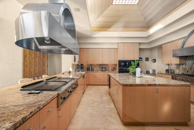 203 Kiva Drive, Palm Desert CA: https://media.crmls.org/mediaz/55ab290c-33b2-4e4b-b1ad-0f55e5c5b6ab.jpg