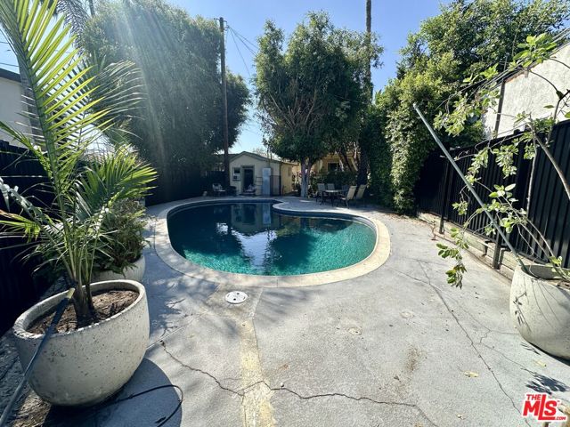 1246 N Genesee Avenue, West Hollywood CA: https://media.crmls.org/mediaz/55ab4d2c-9081-4485-90ca-756266b78daa.jpg