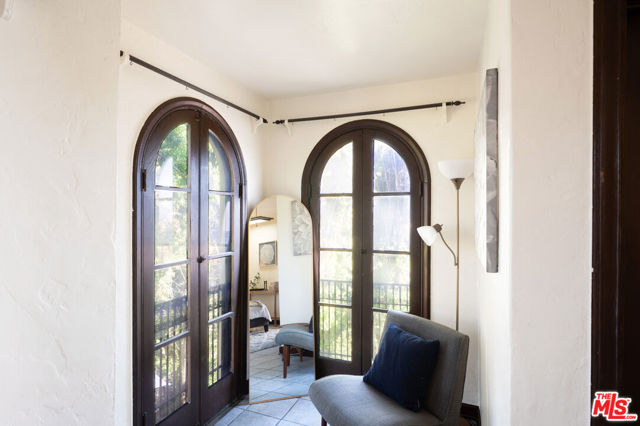 6655 Emmet Terrace, Los Angeles CA: https://media.crmls.org/mediaz/55ab7753-aee5-4128-899d-f08ba8f6eee1.jpg