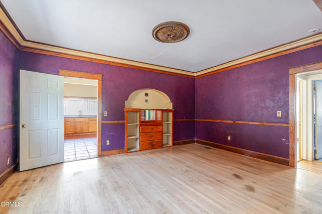 332 N St Louis Street, Los Angeles CA: https://media.crmls.org/mediaz/55abc736-bd81-42db-b357-95801a4d468d.jpg