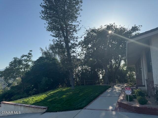 2485 Hillcrest Drive, Thousand Oaks CA: https://media.crmls.org/mediaz/55abd79d-fea6-49ca-bbe3-2f5ad700d672.jpg