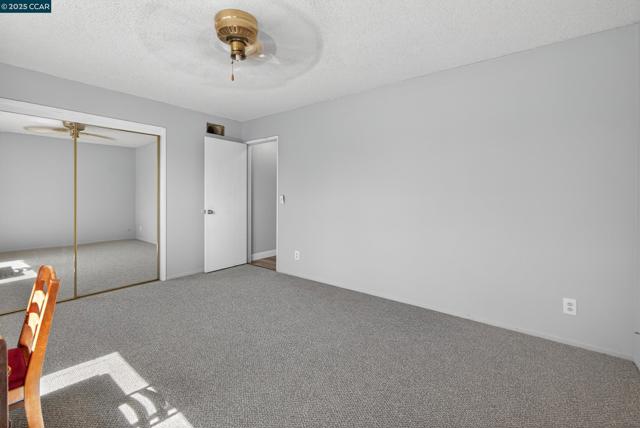 2173 Madrone Dr, Fairfield CA: https://media.crmls.org/mediaz/55ac4847-bb06-4941-b5fe-5444c40b42a6.jpg