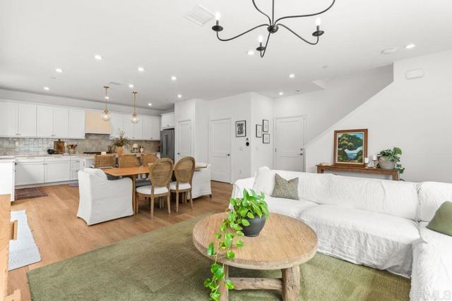 Detail Gallery Image 15 of 69 For 1763 Laurelwood Way, Oceanside,  CA 92057 - 3 Beds | 2/1 Baths