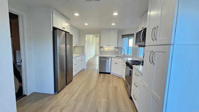 Detail Gallery Image 4 of 18 For 6853 Shearwaters Dr, Carlsbad,  CA 92011 - 3 Beds | 2 Baths