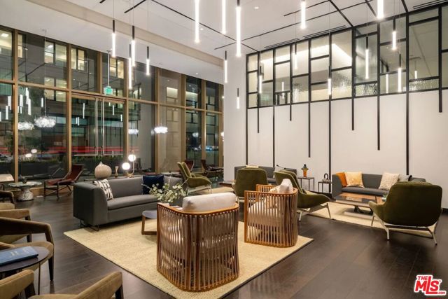 400 S Broadway, Los Angeles CA: https://media.crmls.org/mediaz/55ad3e11-d35b-4f90-876e-da69a0547eee.jpg