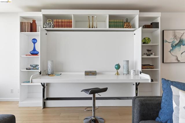 565 Bellevue Ave, Oakland CA: https://media.crmls.org/mediaz/55ad5469-a96a-4642-8fe6-c08caf0cf80a.jpg