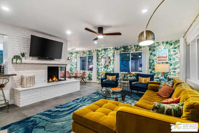 281 E Ocotillo Avenue, Palm Springs CA: https://media.crmls.org/mediaz/55add95a-673c-4a0f-90e1-e8aad3fdc7c8.jpg
