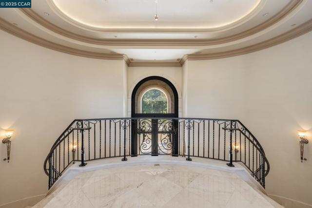 940 Eagle Ridge Dr, Danville CA: https://media.crmls.org/mediaz/55aea960-2a3d-40c5-a3c6-06cfdba7add6.jpg