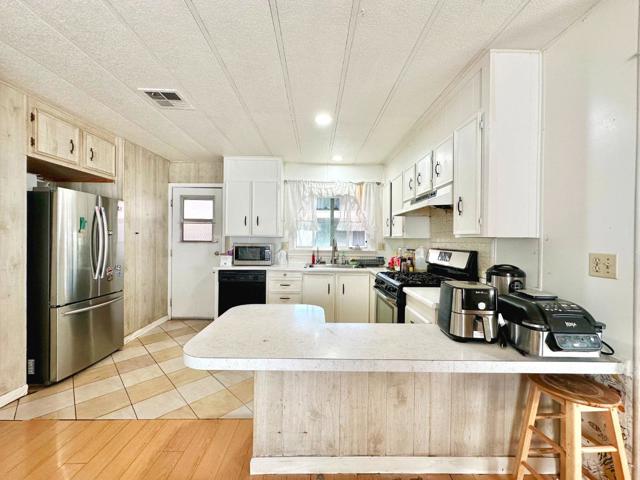 2885 Moss Hollow Drive, San Jose CA: https://media.crmls.org/mediaz/55aeb5dd-445e-4ce4-9266-2920b1f79fbc.jpg