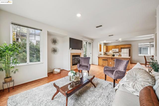 1861 Parkside Dr, Concord CA: https://media.crmls.org/mediaz/55aee892-8304-4468-8252-c7b9082874c9.jpg