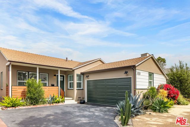 11521 Segrell Way, Culver City CA: https://media.crmls.org/mediaz/55af307f-eaf4-4fd7-86d9-e512bf444f7a.jpg