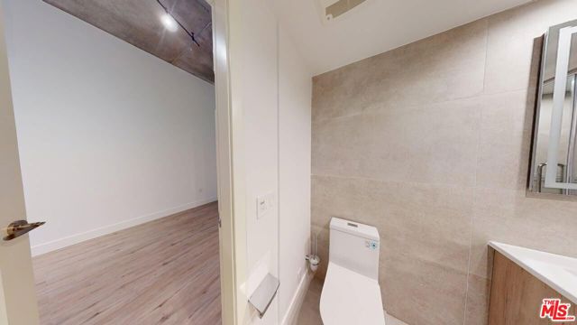 414 N Orange Street, Glendale CA: https://media.crmls.org/mediaz/55af4edf-ca99-472b-8892-ed49462f4bdf.jpg