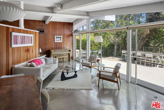 12400 Deerbrook Lane, Los Angeles CA: https://media.crmls.org/mediaz/55af8ca3-b600-4663-b689-8cffa30806c4.jpg