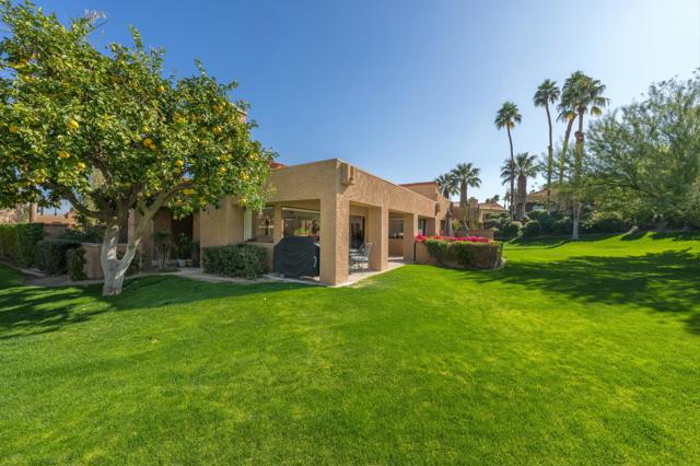 48629 Sundrop Court, Palm Desert CA: https://media.crmls.org/mediaz/55afbaef-678d-44d0-828b-6599a6b7e724.jpg