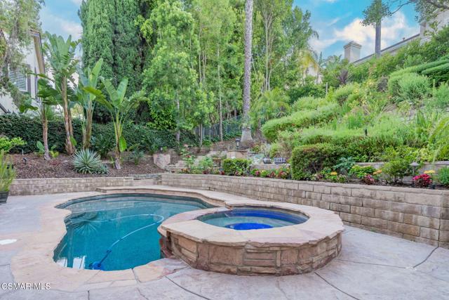 535 Winncastle Street, Simi Valley CA: https://media.crmls.org/mediaz/55b06952-8dd9-4abb-9d73-6ff2641cdc1b.jpg