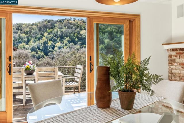 2160 Ridgewood Rd, Alamo CA: https://media.crmls.org/mediaz/55b0ec7d-39cf-44c5-b2c5-4a225b168b3c.jpg
