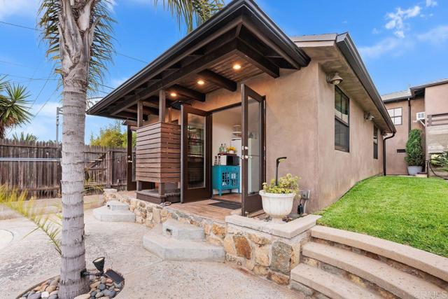 860 Nardo Road, Encinitas CA: https://media.crmls.org/mediaz/55b19ace-0dff-4ffb-bad3-3a18d7721729.jpg