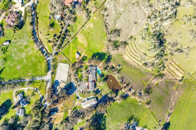 6915 Redwood Retreat Road, Gilroy CA: https://media.crmls.org/mediaz/55b1ebe4-1704-4165-8073-a1da5dc60aab.jpg