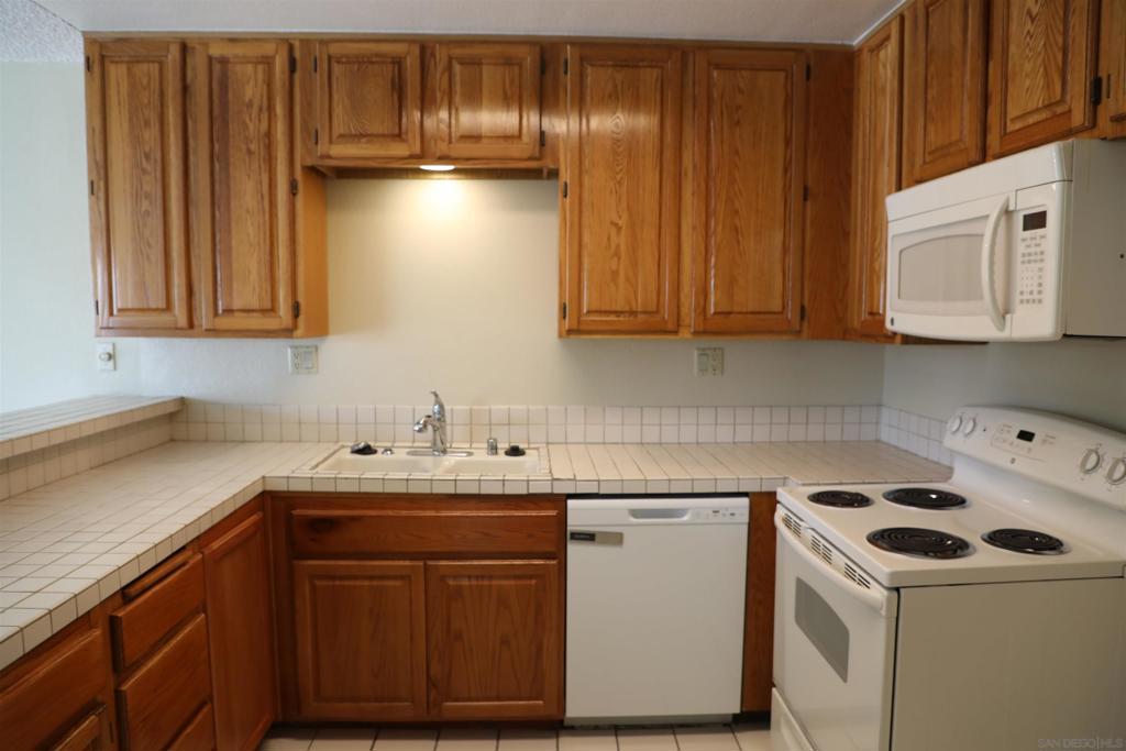 3833 Lamont St - photo 5