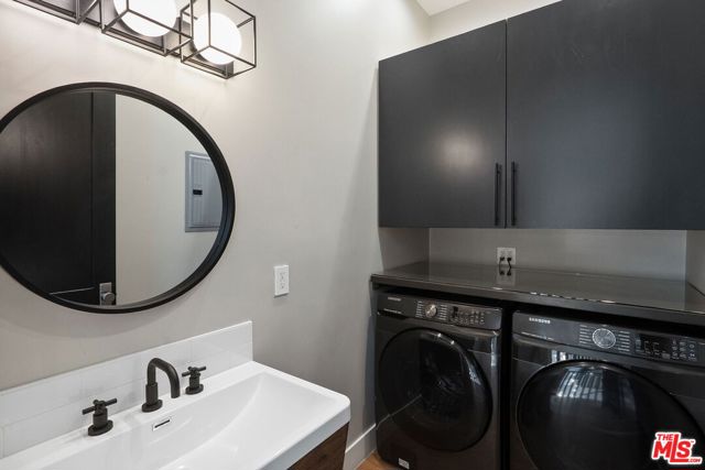 18057 Valley Vista Boulevard, Encino CA: https://media.crmls.org/mediaz/55b20542-b238-40f5-b833-34a4616cd077.jpg