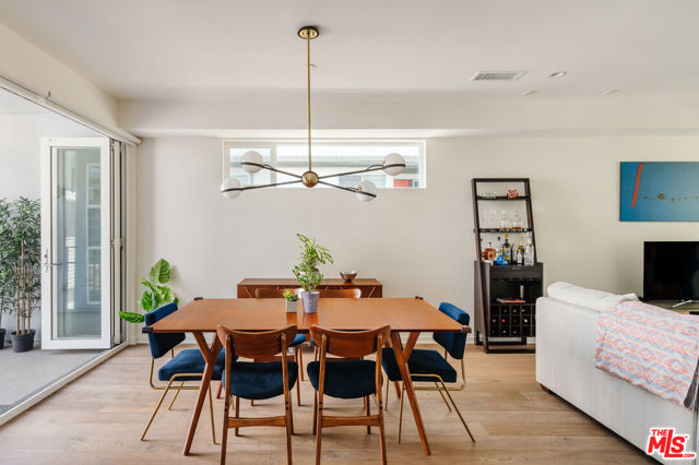 1931 Griffith Park Boulevard, Los Angeles CA: https://media.crmls.org/mediaz/55b22bc3-2bd3-4d7c-9d03-fbc280fcf0ac.jpg