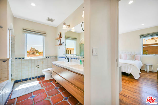1414 N Harper Avenue, West Hollywood CA: https://media.crmls.org/mediaz/55b29b94-4d06-4b9e-b402-5131dd511125.jpg