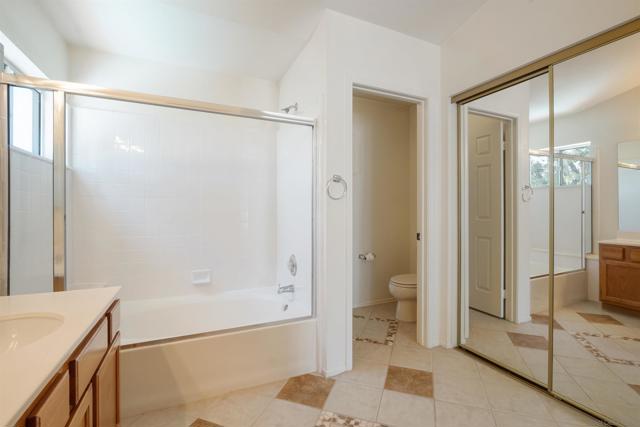 43072 Corte Tolosa, Temecula CA: https://media.crmls.org/mediaz/55b2bc5e-d603-4641-85af-75ab8b1d800a.jpg