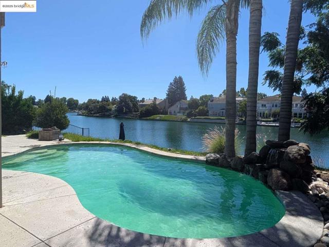 4958 Bay View CIR, Stockton CA: https://media.crmls.org/mediaz/55b3004d-7ba6-4809-9a52-049aaeb01cae.jpg