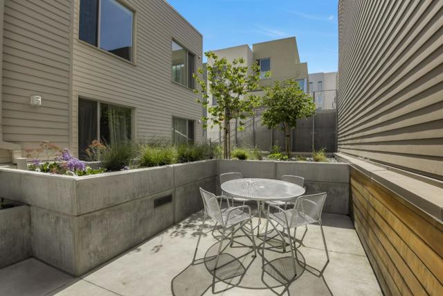 501 Hudson Avenue, San Francisco CA: https://media.crmls.org/mediaz/55b322f9-c1ac-45f3-b246-14f63c38a06c.jpg