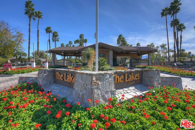 84 Running Springs Drive, Palm Desert CA: https://media.crmls.org/mediaz/55b38d74-0d69-4e71-9581-a1a67ecb0fd0.jpg