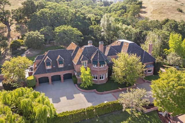 12359 Farr Ranch Road, Saratoga CA: https://media.crmls.org/mediaz/55b407e2-ca28-4667-a776-cb049b6a1ea6.jpg