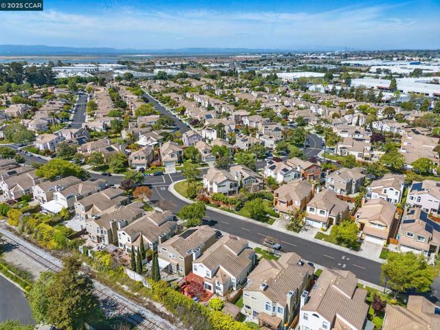 30300 Meridien Cir, Union City CA: https://media.crmls.org/mediaz/55b42ebe-b5fd-4439-96c9-a62319424ff2.jpg