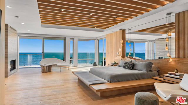 24572 Malibu Road, Malibu CA: https://media.crmls.org/mediaz/55b4a5a1-8c91-408f-97aa-0c6d21bec3d4.jpg