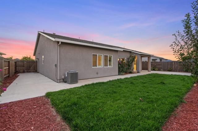 1340 Crimson Place, Manteca CA: https://media.crmls.org/mediaz/55b4b9a9-0d3a-4e78-91bc-655c0bca1060.jpg