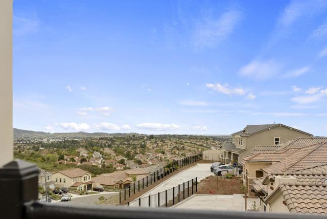 948 Visalia Pl, San Marcos CA: https://media.crmls.org/mediaz/55b51835-3f5b-45d1-91e1-3bc60ab73784.jpg