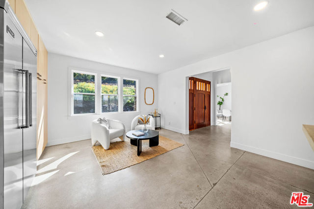 32070 Via Vera, Bonsall CA: https://media.crmls.org/mediaz/55b60791-91ad-44ca-87fe-eefe3e0f3fc9.jpg