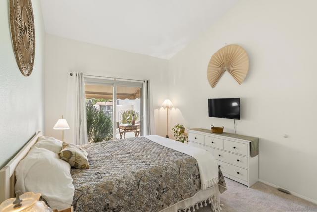 17909 Avenida Alozdra, San Diego CA: https://media.crmls.org/mediaz/55b6ba66-64d9-4843-91ba-1250bab29934.jpg