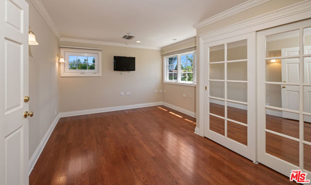 5404 Topeka Drive, Tarzana CA: https://media.crmls.org/mediaz/55b7800d-90f1-4c92-93c2-ce75cebc433d.jpg