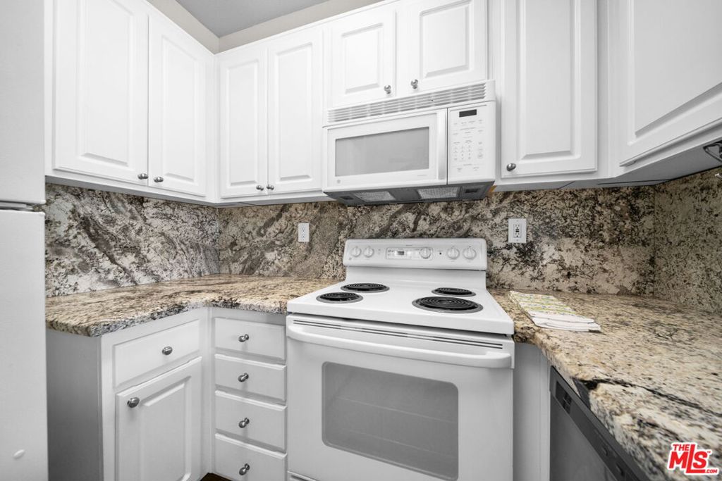 2150 Camino De La Reina - photo 5