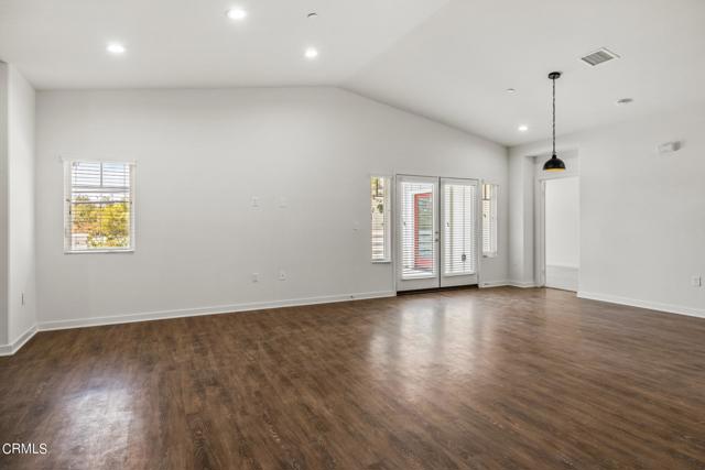 305 North F St, Oxnard CA: https://media.crmls.org/mediaz/55b7a1ec-12cc-4f6f-a846-a80cf0785aeb.jpg